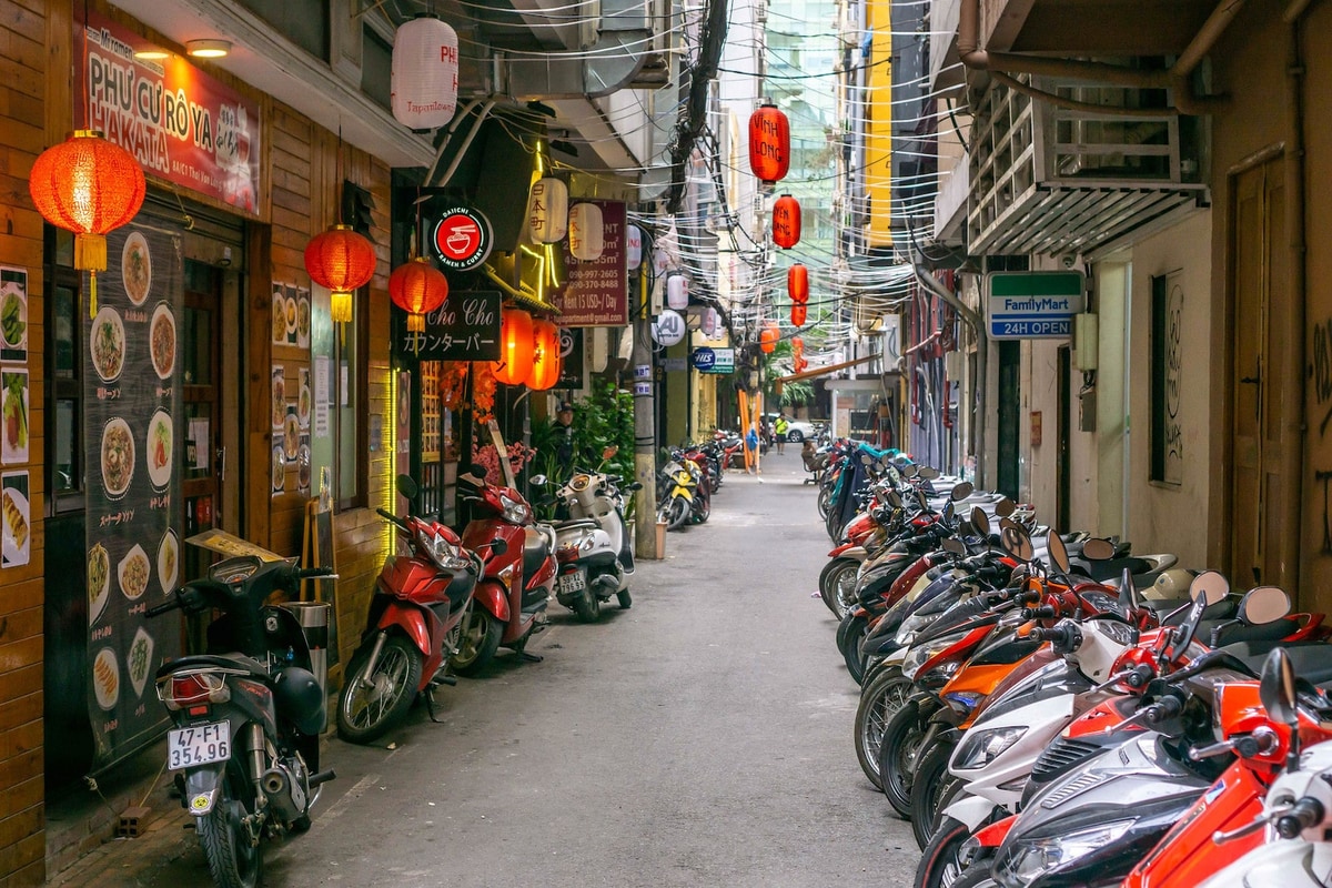 If you are looking for a peaceful experience, come to Saigon Japan Town during the day
